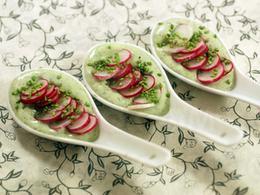 Cuillères de saumon fumé et wasabi