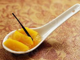 Gelée de mangue au rhum et vanille en cuillères