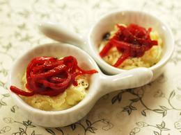 Piquillos et crème de chèvre en cuillères