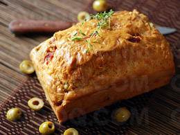Cake aux olives, au jambon et au fromage