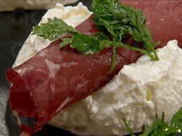 Mousse de parmesan et Bresaola en salade d'herbes