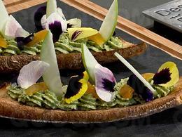 Croquant de chèvre au pesto de pistaches et noisettes