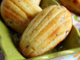 Madeleines au roquefort et magret fumé