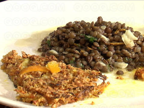 Tarte croustillante aux carottes sur lit de lentilles sauce orange