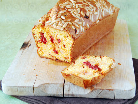 Cake aux carottes et aux pignons