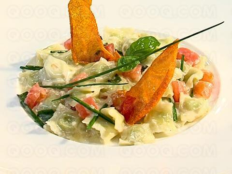 Ravioles de Royan, beurre blanc à la brunoise de tomate et ciboulette