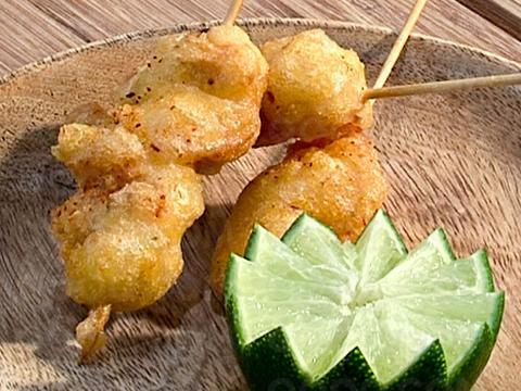 Tempura de gambas à la rapée de citron vert et piment d'Espelette
