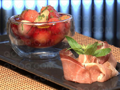 Soda de sangria aux billes de cucurbitacées, speck d'Italie et verveine