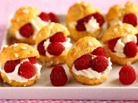 Mini Pastry Shells with Raspberries