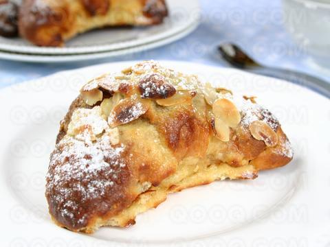 Croissants aux amandes