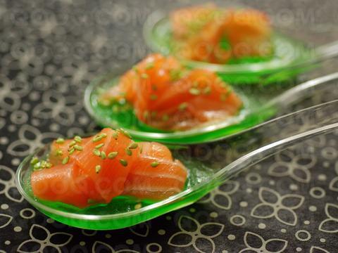 Cuillères de saumon au wasabi