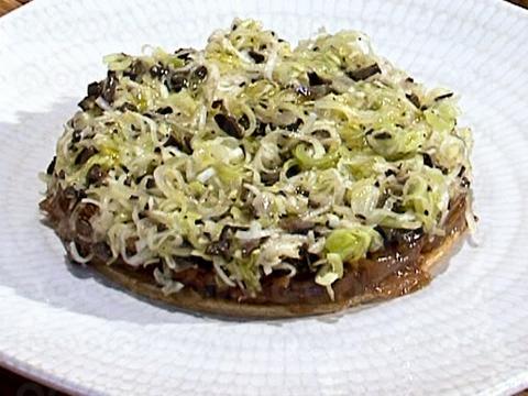 Tartelette aux truffes, poireaux et échalotes