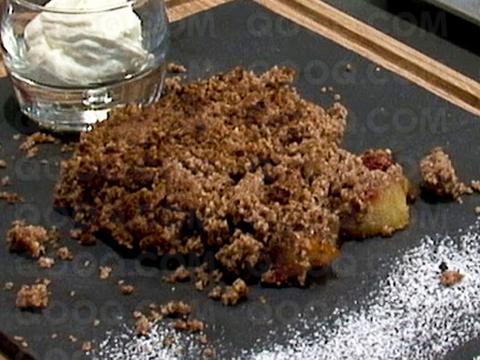 Streusel à la cannelle, pommes caramélisées et framboises
