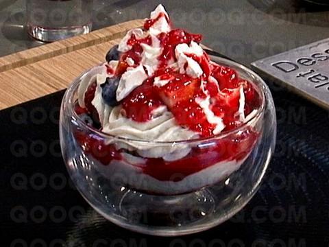 Verrines crème légère au mascarpone meringue et fruits rouges