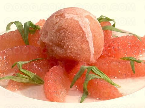 Rosaces de pamplemousse à l'estragon