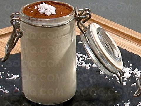 Mousse au chocolat blanc et à la noix de coco