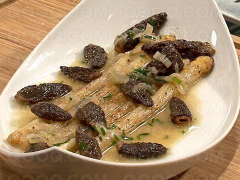 Fricassée d'asperges aux morilles