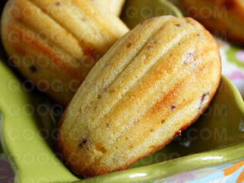 Madeleines au roquefort et magret fumé