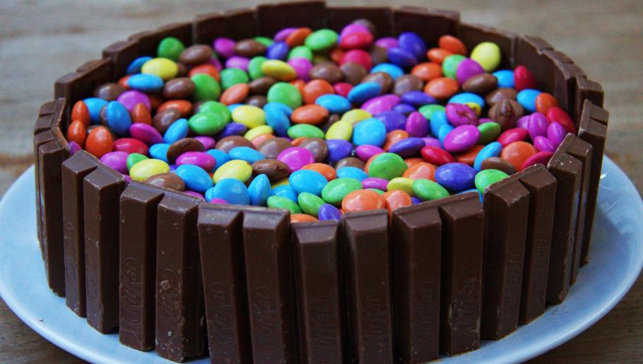 Gateau Kit Kat Smarties Qooq